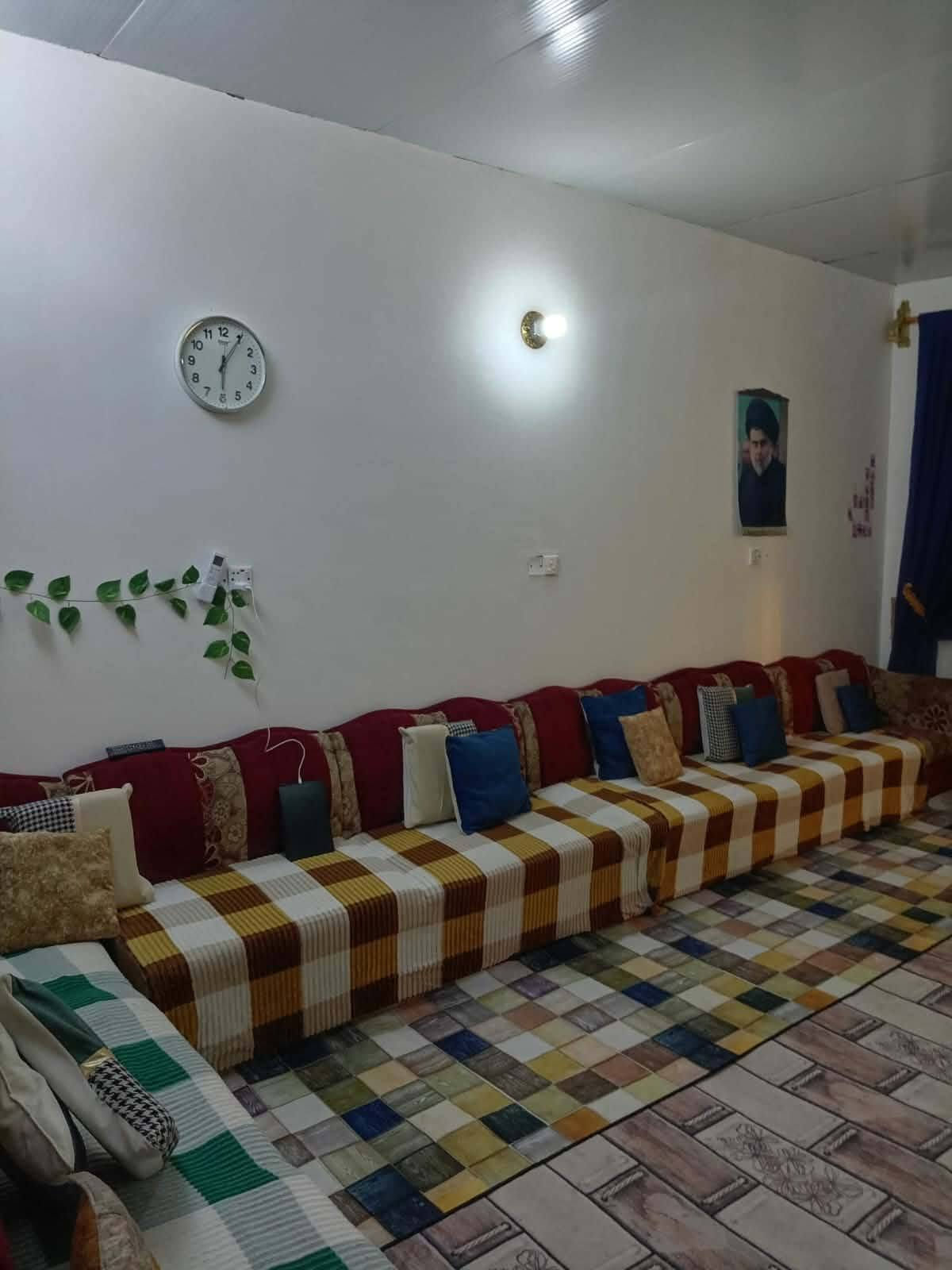 السلام عليكم بيت للبيع حي الجهاد قرب مدرسة اول العزم الخدمات خير من الله 200 مع سخانات 2مع خزانات 2مع مغاسل 2 وسعره جداً مناسب  تواصل واتساب  ***********
