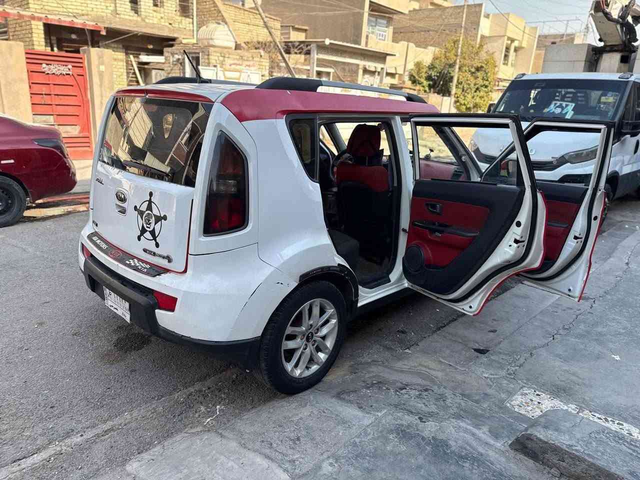 كيا سول موديل11 خليجي رقم بغداد ألماني محرك 1600(محرك جديد+گير) سنوية بأسمي نافذة لنهاية عام ٢٠٢٧ مكاني بغداد الدورة والسعر (90) وبيها مجال للطيبين...رقم الموبايل ***********...للبيع فقط بدون مرواس
