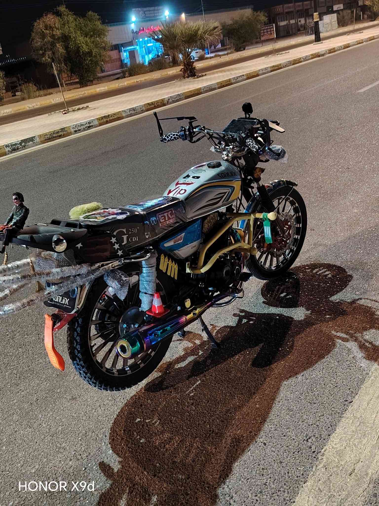 السلام عليكم
دراجة للبيع محرك 250 بلاديه كاملة من كلشي ماتحط عليها ولا ربع مجمبزة وكلشي بيها بلادي ع الفحص
بيها منفيس 
المكان عامرية الفلوجة 
للاستفسار اكثر تواصل وياي ***********
واذا مو شراي رجاء لا تتعبني

نص مكتوب في الصور:
- HONOR X9d