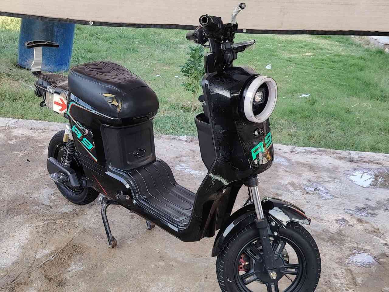 دراجه شحن  R9للبيع مكان ديالى كنعان كامله بطاريات  جدد وكاله السعر 350 بيها مجال تعال خاص ادلل او تصال ***********
