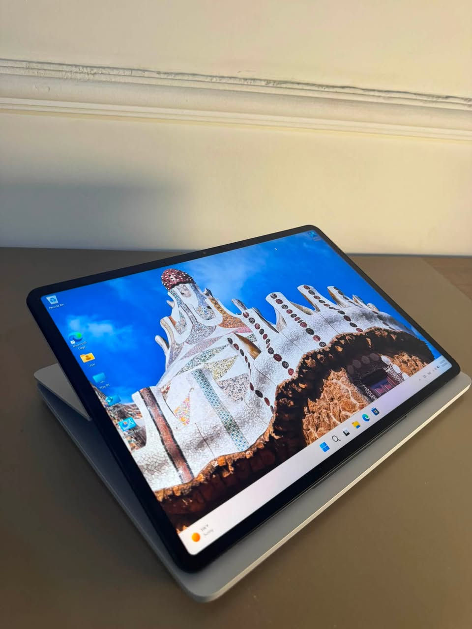 Aura Tech | اورا تك ✨
💻 Microsoft Surface Laptop Studio (قمة الابتكار، الأناقة والأداء الخارق)
استمتع بأعلى مستويات المرونة مع أحدث تحف مايكروسوفت! جهاز مذهل بشاشة متحركة بتصميم فريد يجمع بين قوة معالج i7 فئة H وكارت شاشة خارق RTX 3050 Ti، ليمنحك تجربة استخدام استثنائية سواء للرسم، الهندسة، المونتاج أو الألعاب.
 المعالج: Intel Core i7-11370H (الجيل الحادي عشر - فئة H35 عالية الأداء).
 الذاكرة (RAM): 16 جيجابايت.
 الهارد (SSD): 512 جيجابايت NVMe فائق السرعة.
 كارت الشاشة: NVIDIA GeForce RTX 3050 Ti (بسعة 4GB).
 الشاشة: PixelSense بحجم 14.4 إنش بدقة استثنائية ودعم كامل للمس والقلم، بتصميم متحرك فريد للتحول بين وضعية اللابتوب والاستوديو.
 النظام: معرّب بالكامل وجاهز للاستخدام مباشرة.
 الحالة: نظافة ممتازة جداً.
 السعر: مليون و100 ألف دينار.
📲 طلب والاستفسار راسلونا خاص أو واتساب: ***********
📍 اورا تك - خيارك الأفضل لأجهزة اللابتوب الاحترافية
