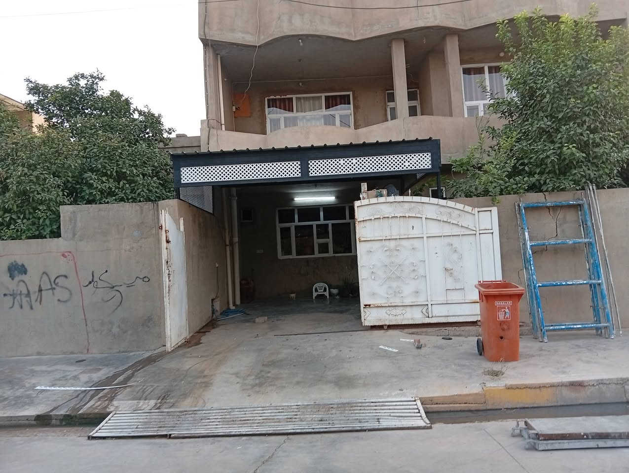 سقيفة ٤×٤ • حدادة • حي الأسرى