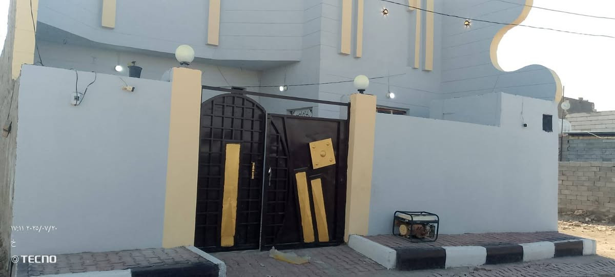 بيت زراعي سند ٢٥ المساحة ٢٠٠ م 
بناء حديث بلوك واساس طابوك يتكون من
غرفة عدد ٢
صالة+ مطبخ+براني+ منور+صحيات داخلية وخارجية
كهرباء ماء مولدة
العنوان خلف عمارات الزيتون طريق سيد هاشم ابو عرابيد
حي الحكيم قرب الصيدلية
السعر ٣٥ وبي مجال قليل
  ***********
