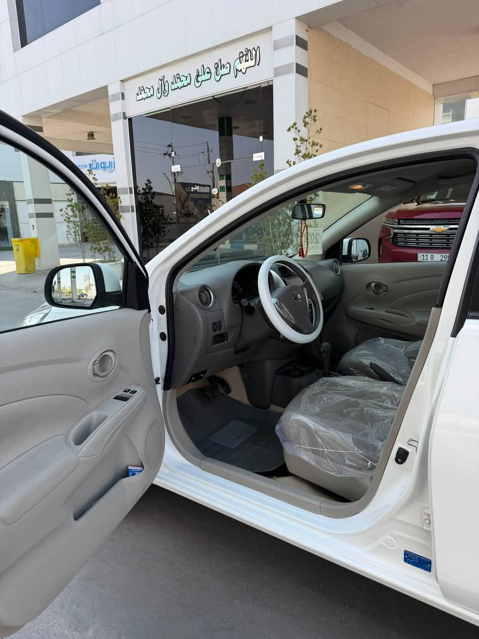 سلام عليكم نيسان صني هندي بليته زرقاء موديل 2024 كفاله عامه ماشيه 64 الاف الله شاهد خذيتها 50 الف وصلت 64 مامشتغله تكسي سياره جديده كامله ربع ماذب عليها تريد وكاله تريد تحويل سعر 120 الرقم *********** الي مايعجبه السعر لا يعلق ولا يتصل
