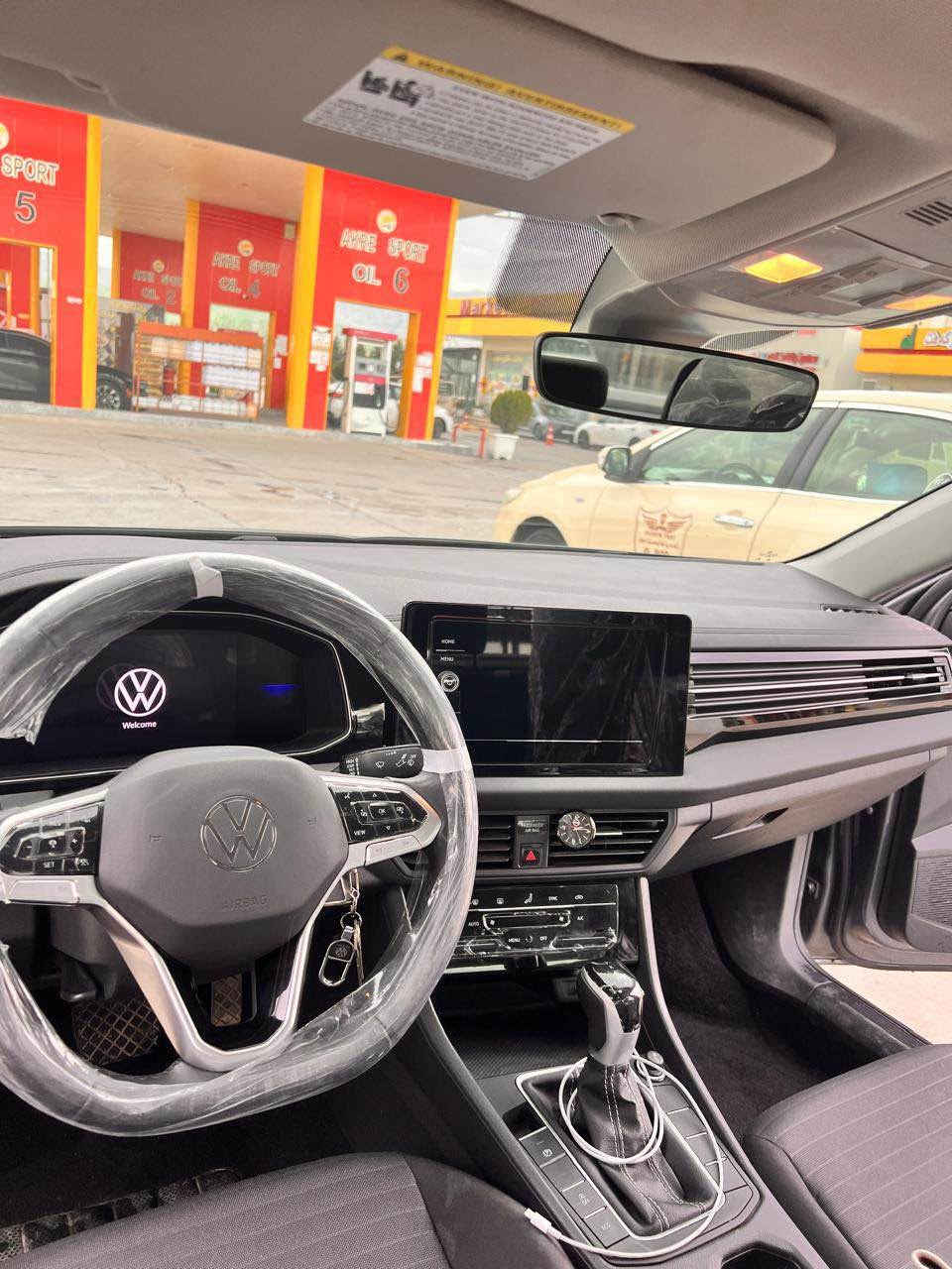 Jetta 2025
مواسەفات S ￼
ئەیرباگ نەتەقیە 
١٨،٠٠٠مایل ڕۆشتوە
جاملغی پێشەوە لای سەکن و ڕوبع بۆنیت بەبێ ژورێ 
***********
153معامله أربيل, العراق
