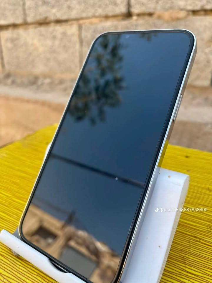 سلام عليكم آيفون ١٣ برو ماكس 
ذاكره ٢٥٦ 
البطاريه ٩٥ 
نضافه ١٠٠ 💯 
مكفول من زلع 
كامل ملحقاته المبايل جديد 
عنوان .. بغداد بسمايه 
رقم الهاتف .. ***********
السعر : ٧٠٠ ألف فقط
