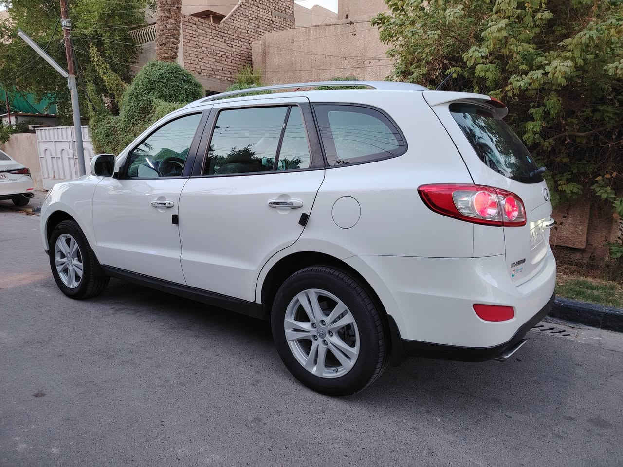 السلام عليكم
هونداي سنتافيا 2011  خليجي شركه
7راكب
6سلندر 
فول مواصفات 4×4
مكفوله من الضربه والصبغ فقط خدوش بسيطه
كير ومكينه ممتازه فقط راجز اول تشغيله
تخم تاير جديد
تبريد 3قطع ثلج
رقم بغداد دولي بأسمي
السعر 165ورقه
مكاني بغداد  ***********
