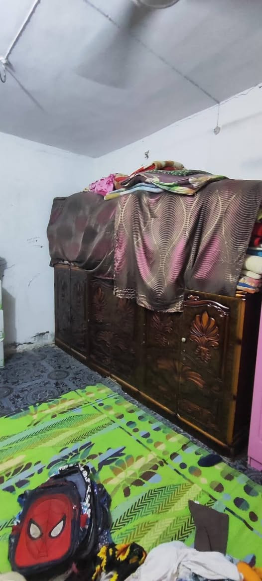 غراض بيت للبيع غرفة خشاب كاملة بس جرباية مامصورة 
خشب ثقيل قوي 
سعر 250 ألف 
بوفيه صاج ب100 ألف 
لعنوان الشافعية 

لا يوجد توصيل
