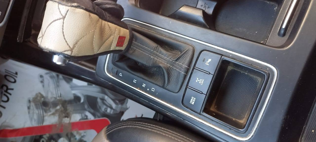 السلام عليكم ورحمة الله وبركاته
سورينتو2016 فوول مواصفات ما عدا الجنطة🚗 
هزه كامل↕️✔️ رقم إنجليزي ✔️ كامل سنويه✔️ مجدده 2032كامل✔️ مشروع وطني ✔️ ثاني يوم تتحول الم✔️ 
محرك ٦ سلندر ٣٣٠٠🚗دوش 
كير AT ٦ نمر🚀 
290 حصان🚀 
عزم 343 نيوتن🚀 
لون ابيض صدفي⬜
دفع رباعي 🛞 🛞 🛞 🛞 AWD
إطار كروم ويدات كروم ▶️ 
3 أنظمة قيادة 
7 مقاعد 💺 
بانورما 🌃
مقاعد تدفئة تبريد 🧊🏜️
٣ قطع تبريد 🧊 
شاشة جديدة ابل كار بلاي اندرويد اوتو 🖥️ 
مقاعد جلد💺
بردة للمقاعد الخلفيه 🏴
كامره خلفيه📷
السيارة ماشية 123،000كيلو متر
الك: قطعة صبغ الي هيه الجنطة.
وبارد شويه 
السعر 190 ورقه وبيه مجال حك الجيه ورقه ورقتين
المكان كربلاء
***********
مصلح كازكيت
