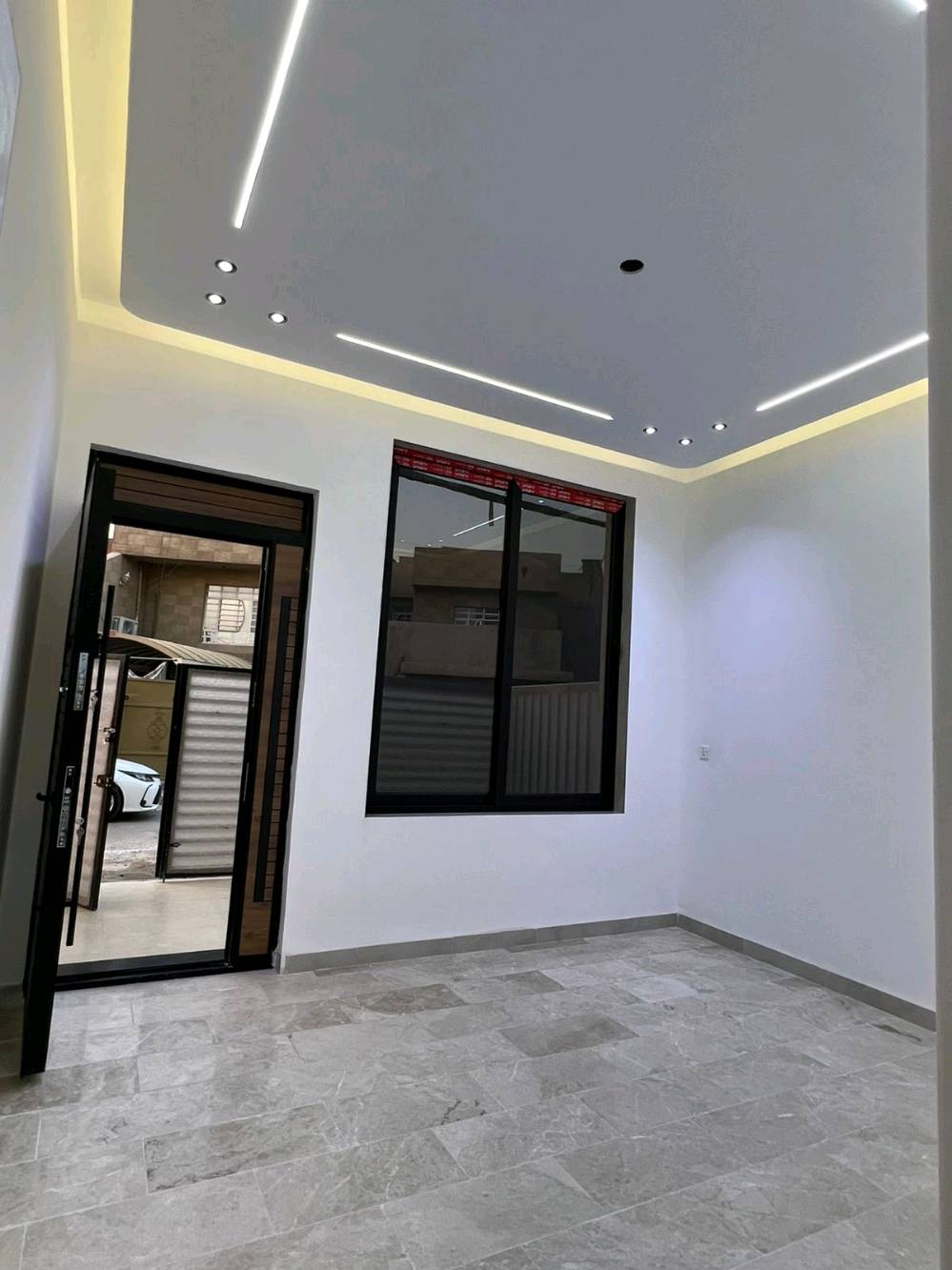 ​إياد عدنان | للعقارات 🏠✨
​دار للبيع – بناء حديث درجة أولى 📍 حي الجهاد / منطقة الضباط (مجاور شقق حي صدام)
​فرصة ممتازة للسكن أو الاستثمار بمواصفات مميزة واستغلال مثالي للمساحة:
​المساحة: 60 متر مربع
​الواجهة: 4.5 متر (ضلع منفصل غير مشترك)
​الغرف: 4 غرف نوم
​الصحيات: 3 حمامات
​المرافق: استقبال واسع + مطبخ متكامل
​📞 للاستفسار والتواصل (اتصال أو واتساب):
***********
​🔔 لا تنسوا متابعة الصفحة ليصلكم كل جديد من العروض العقارية المميزة!