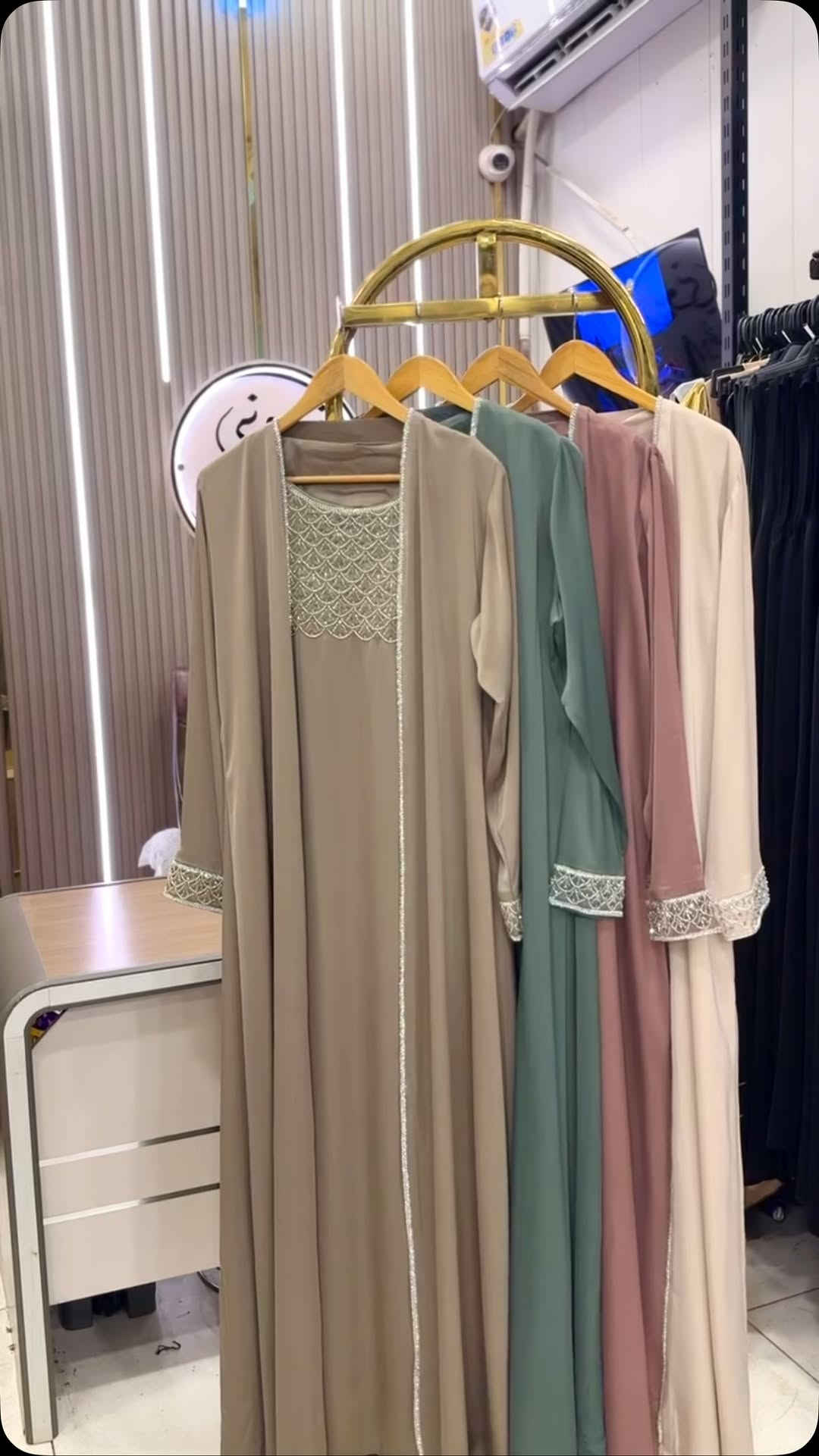 عبايه اماراتي • قطعتين • مشغول يدوي
