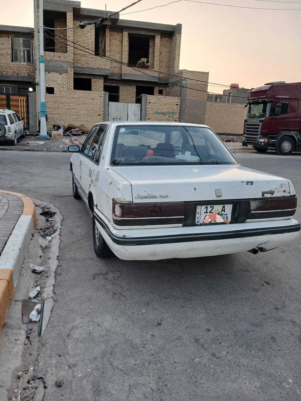 السلام عليكم سيدان للبيع بأسمي سنويه وهزه جديد انكليزي ل31 مداور ثاني يوم موديل 1988 بلاديه شوف العين كير مكينه كفاله نواقصها بسيطه بالنسبه للكماليه اما السياره ترايك لسعوديه مكانها سماوه سعرها 35  هاتف ***********

نص مكتوب في الصور:
- CHILL