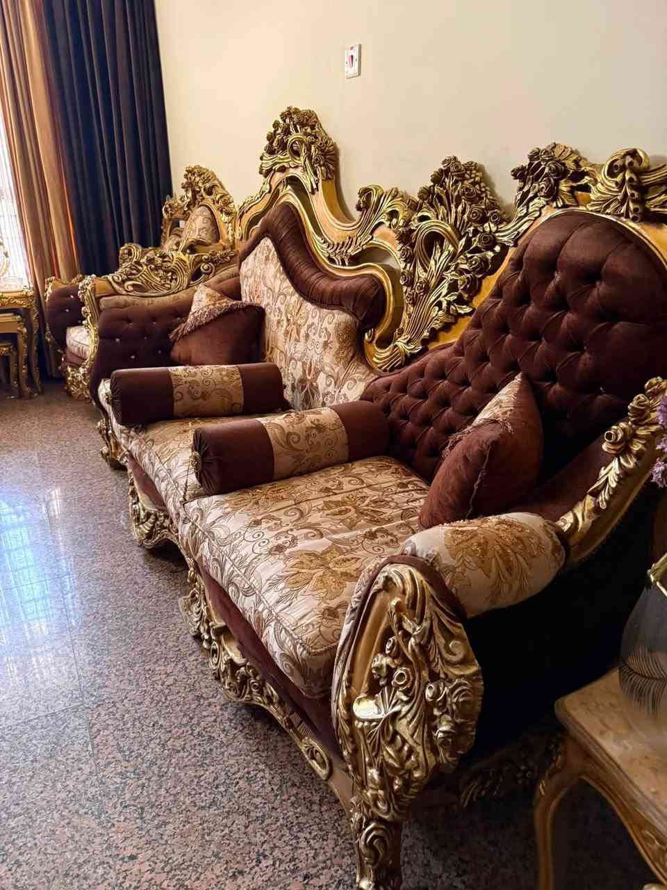 سلام عليكم
تخم قنفات ذهبي مصري حفر درجه اولى  يحتوي على اربع كراسي مفرده قنفات ثنين تلث نفرات ويا طبلتين  وميز وسطي عليه جام زجاجي 

للاستفسار :- ***********
