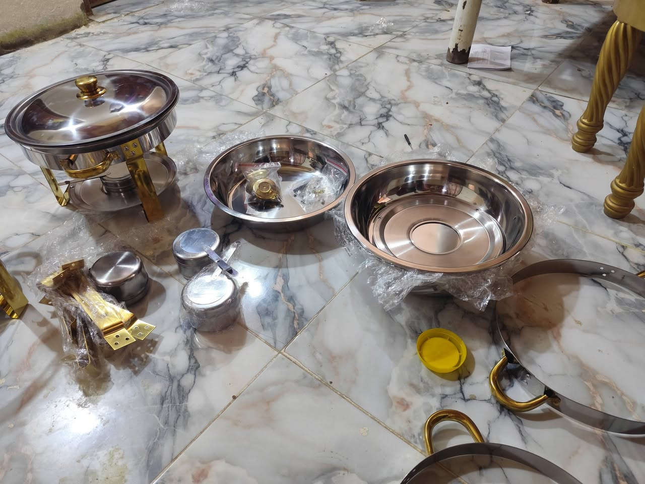 السلام عليكم اخوان طلع بالمزون هاذا السيت مال كدور استيل اصلي مايقارب 15قطعه استيل اصلي مال مندي ماعرف شنو كلش ثقيل اليريدهن سعرهن 60 مال مطبخ يموتن ***********
