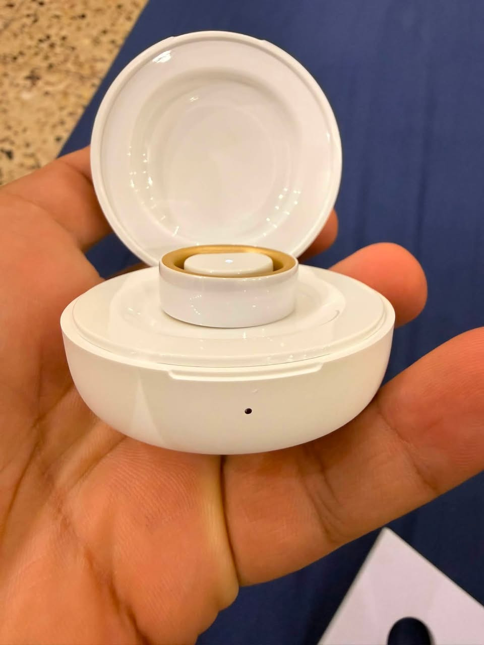 صندوق منتج من علامة Femometer التجارية، والتي غالبًا ما تقدم أجهزة لتتبع الخصوبة والصحة.قد يحتوي هذا الصندوق المحدد على مجموعة قياس لمقاسات الخواتم الذكية (Smart Ring Sizing Kit) من نفس العلامة التجارية.تصميم الصندوق أبيض بسيط ويحمل شعار الشركة في المنتصف. السعر 15 الف 
‏العنوان بغداد مدينة الصدر 
رقم الهاتف ‎***********
