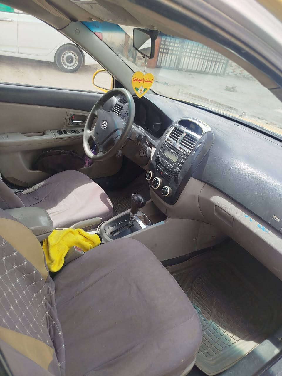 سبكترا موديل 2009 امريكي حادثهة جاملغ امامي تبريد 
تدفئة  شغالات مكينة كير مكفولات مكانها بابل حي المهندسين السعر 75 وبيها مجال حك الجية ما متواجد على الفيس فقط اتصال او واتساب ***********
