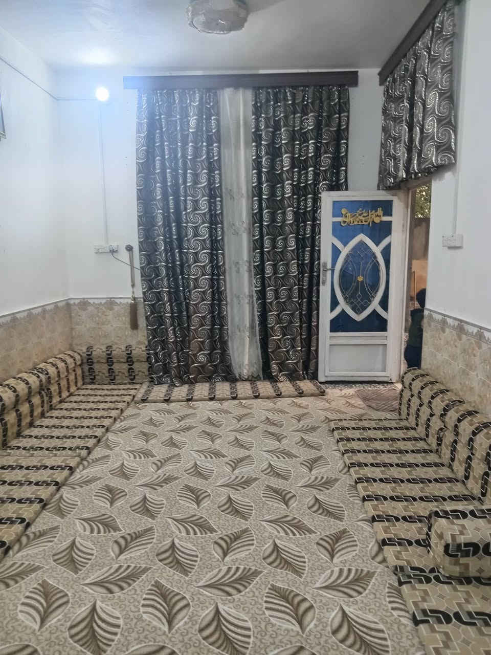 بيت طابقين ركن حي اريدو 200متر ***********
