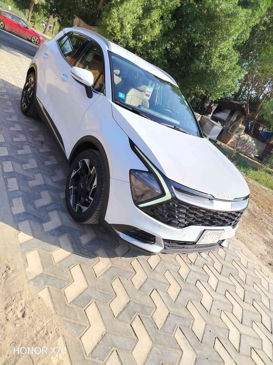 السلام عليكم
كيا سبورتج 2023
عداد الممشى 48,000km  
بعدها بالضمان داخل الوكاله 
فول عدا البانوراما
كشن كهرباء
صندوق كهرباء 
رقم بغداد ( سنويه بأسمي )
كفاله عاامه السياره
مكان السياره بغداد السيديه 
السعر 19,800$$  ( بيها مجال ان شاء الله ) 
للتواصل 
***********

نص مكتوب في الصور:
- HONOR X7d