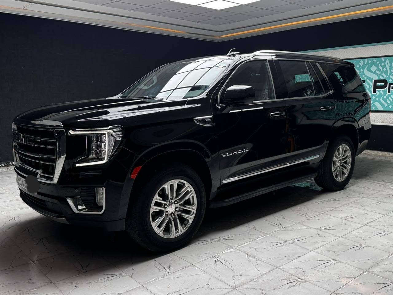 يوكن 2024 GMC.                                                            وارد خليجي ماشية 13 ألف كيلو متر اخت الزيروا مكفولة كفالة عامة عليها ppf حماية ضمان 10 سنوات ب2000$ يعني 20 ورقة رقم بغداد حرة مواصفات SLT محرك 5300 المرغوب 8  سلندر السعر  وباقي التفاصيل الاتصال على الرقم التالي *********** مكان السيارة كربلاء
