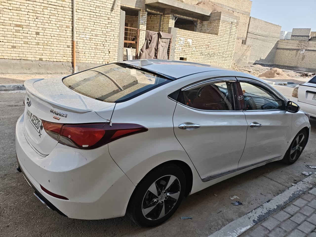 السلام عليكم هيونداي النترا افانتي  موديل 2015 وارد خليجي بيها الجاملغ الأيسر جهة السائق وبيها صبغ حزام  جمالية بيها سونار موجود بالمنشور  مكينة 2000 GDI سيارة جاهزة من تبريد ثلج حدادية گير محرك مكفولات مواصفات تحكم جهتين تدفئة مقاعد رقم بغداد انكليزي باسمي سيارة كاملة ربع ما تصرف عليها السعر 80 وبيها مجال قليل للاستفسار الاتصال ***********
