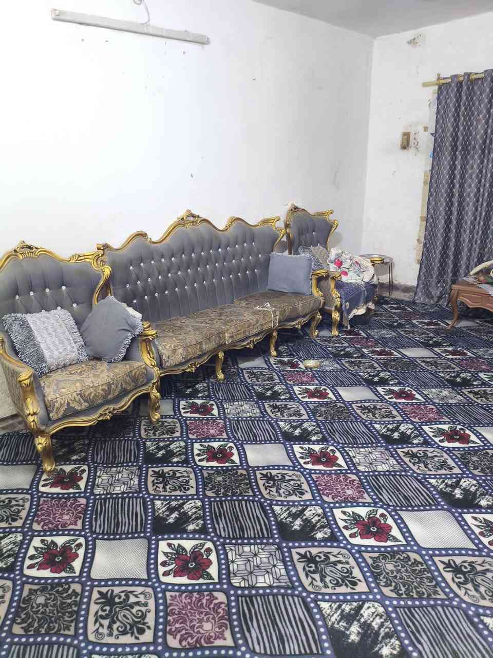 سلام عليكم بيت البيع طابو صرف في حي لاكرمين قريب عل شارعين جدد مساحة 250 طابق واحد غرفتين وصاله وكلدور حمام داخلي وخارحي مثل موضح بصور***********
