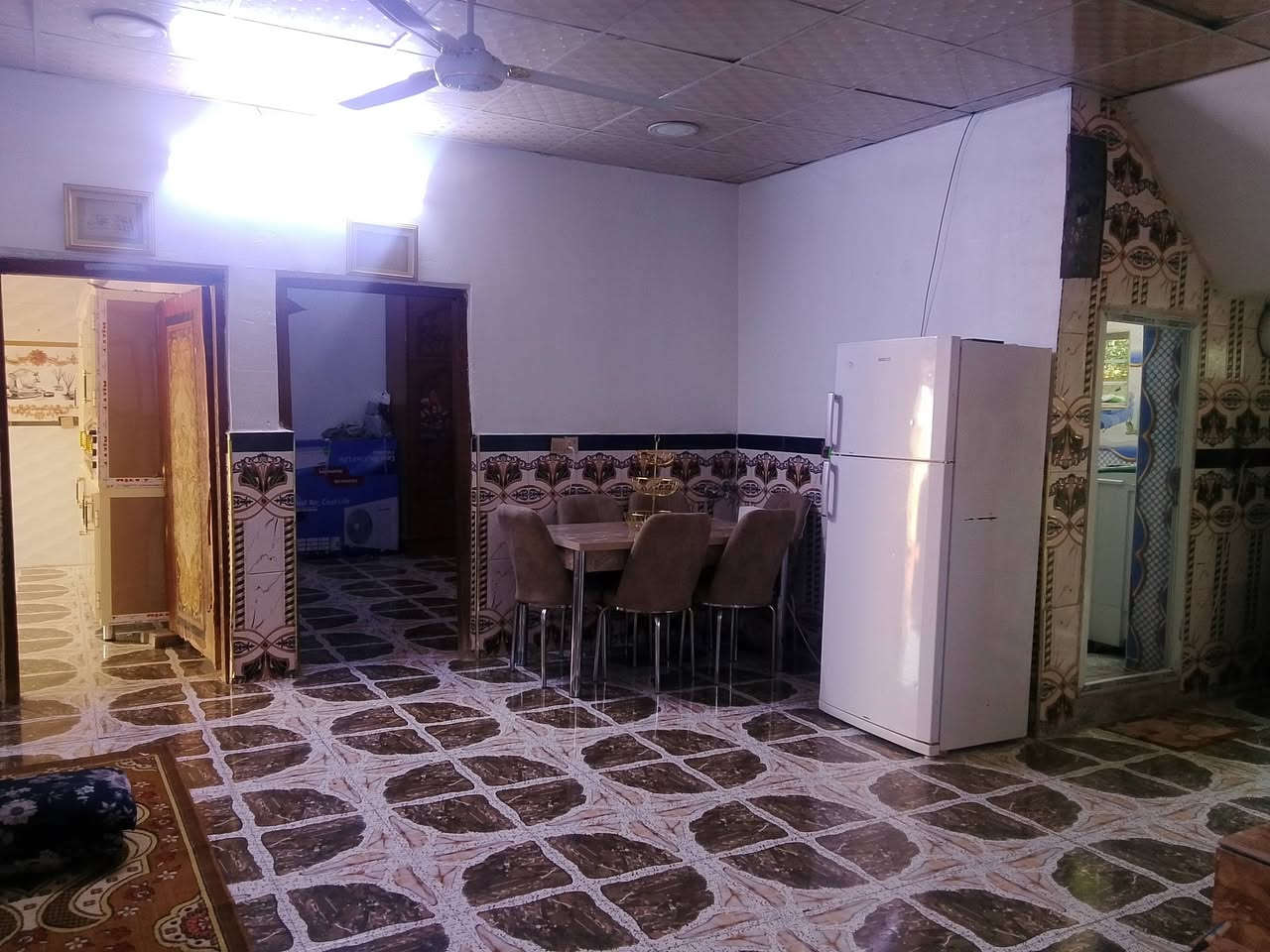 السلام عليكم بيت للبيع أو مراوس حسب القناعه مساحة 300متر مكان العريفيه خلف قصابه المصطفى استفسار ***********
