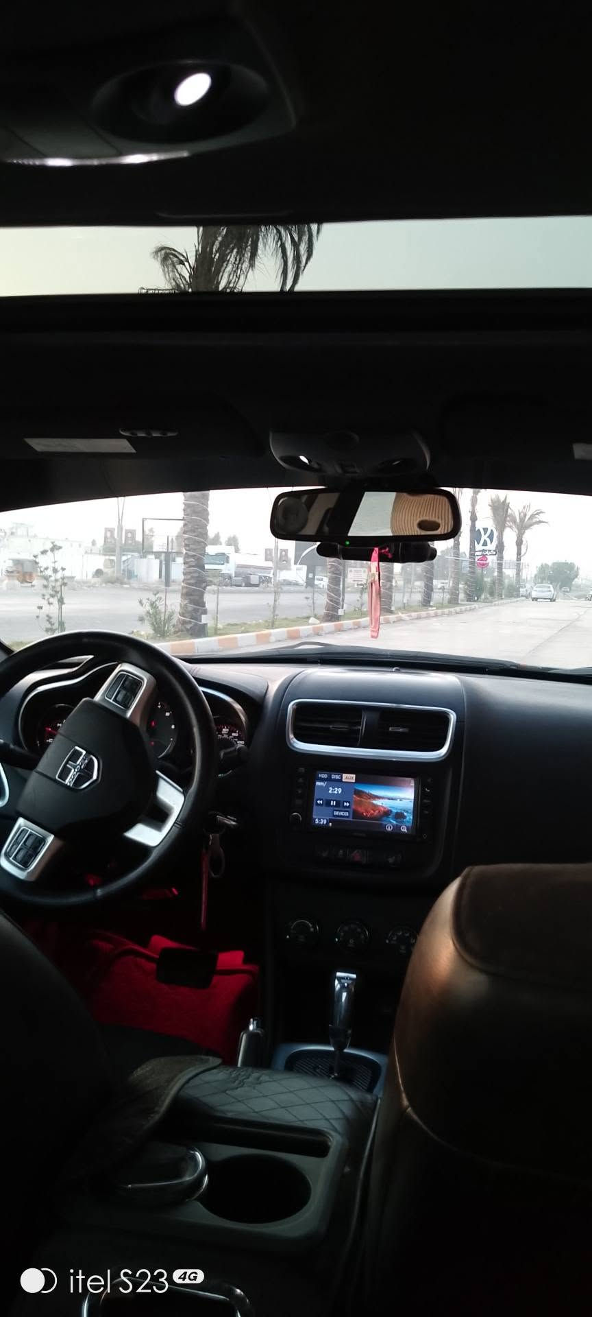 سلام عليكم 
للبيع دوج افنجر موديل 2013 
محرك 3600 اصل RT 
فول موصفات 
فتحة سقف 
شفتات 
شاشه وكامره 
ويل 18 
سماعات بوستن 
تحكم ستيرن 
كرسي كهرباء 
تثبيت سرعه 
مري هيتر وكهرباء 
سيارة بأسمي حصرا 
هزه وفحص جديد 
رقم اربيل ماعليها غرامات 
بيها جامرلغ وبابين صفحت اليمين
مصبوغا حزام لجمالية 
سياره جاهزه وخير من الله 
سياره احلى من الصور
السعر 80 وبيها مجال   
مكانها ديالى تقاطع القدس 
***********

نص مكتوب في الصور:
- itel S23 4G