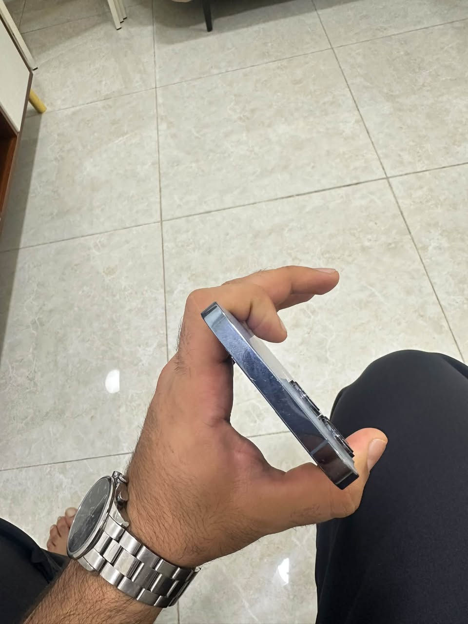 السلام عليكم ايفون ١٣ برو ماكس ذاكرة ٢٥٦ دبل سيم كارت بطارية اصلية ٧٦ شاشة مبدلة اصلي ومكسورة بس شغال يقطع مرات يعني يحتاجلة تبديل شاشة اذا تريد ٤٥٠ وبي مجال للشراي واتس اب (***********) مكاني بغداد / سيدية
