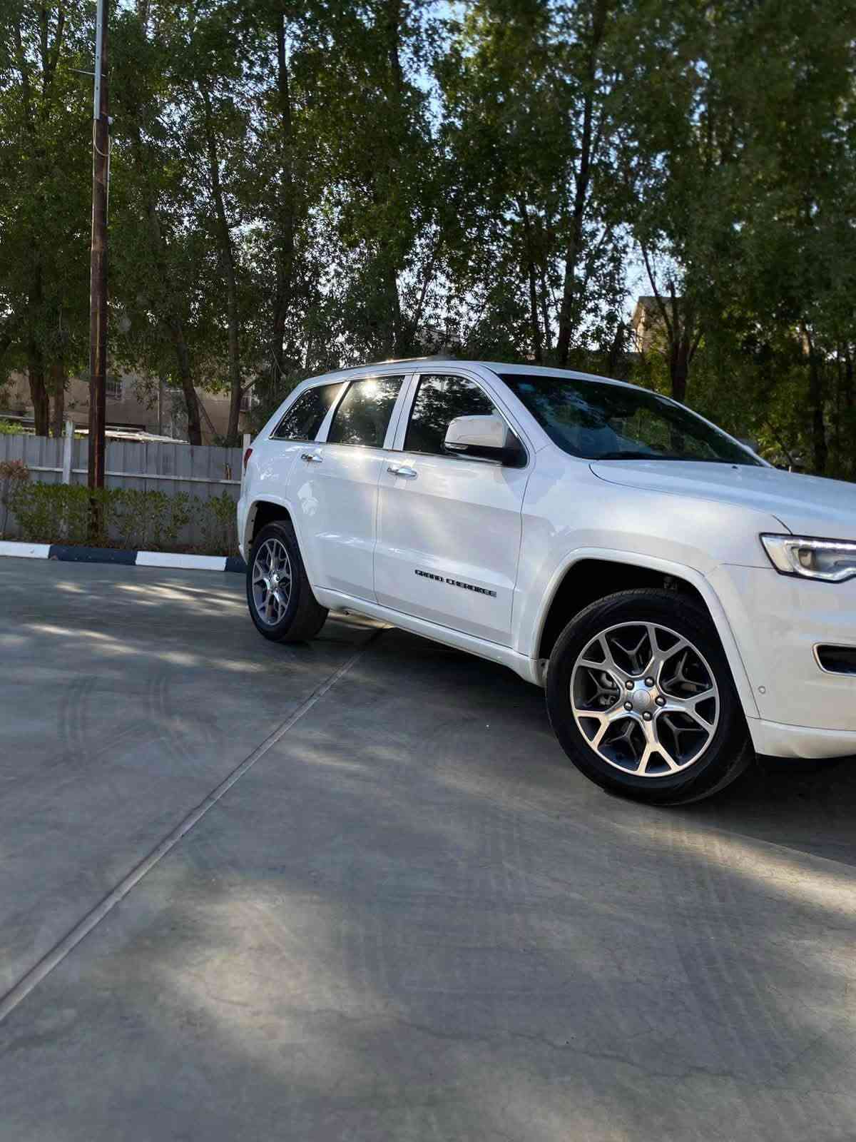 جيب كراند شيروكي 2020 اوفر لاند
السياره رقم بغداد اب اسمي رقم وهزه جديد
ماشية 53 الف كيلو
_خليجي 
_بانوراما
_شاشەو کامره
_شاشات خلفيه
_جلد قرمیدی بلادي 
_كراسي كهرباء
_صندوق كهرباء 
_ستيرن كهرباء 
_تدفئة وتبريد بالكشنات
_رادار امامي
_السياره جكات
_كشن خزن
_لايتات زنون
_لد خلفي وامامي
_مرايات قلابة ويه الريمونت 
_نقطه عمياء بالمرايه
_شفتات سرعة بالستيرن
_تشغيل عن بعد 
_حساس امامي وخلفي  وجانبیات
_اشایر بلمرایە
_فور ویل
_اوتو ستارت ستوب
_كامره خلفيه دواره
_نظام قياده ايكو+سبورت
_اوتو بارك
_قياده ذاتيه
_5 وضعيات قياده( AUTO-ROCK-MUD-SNOW-SAND)
السياره مكفوله من الصبغ والتبديل والبارد 
مكانه بغداد
***********
***********
