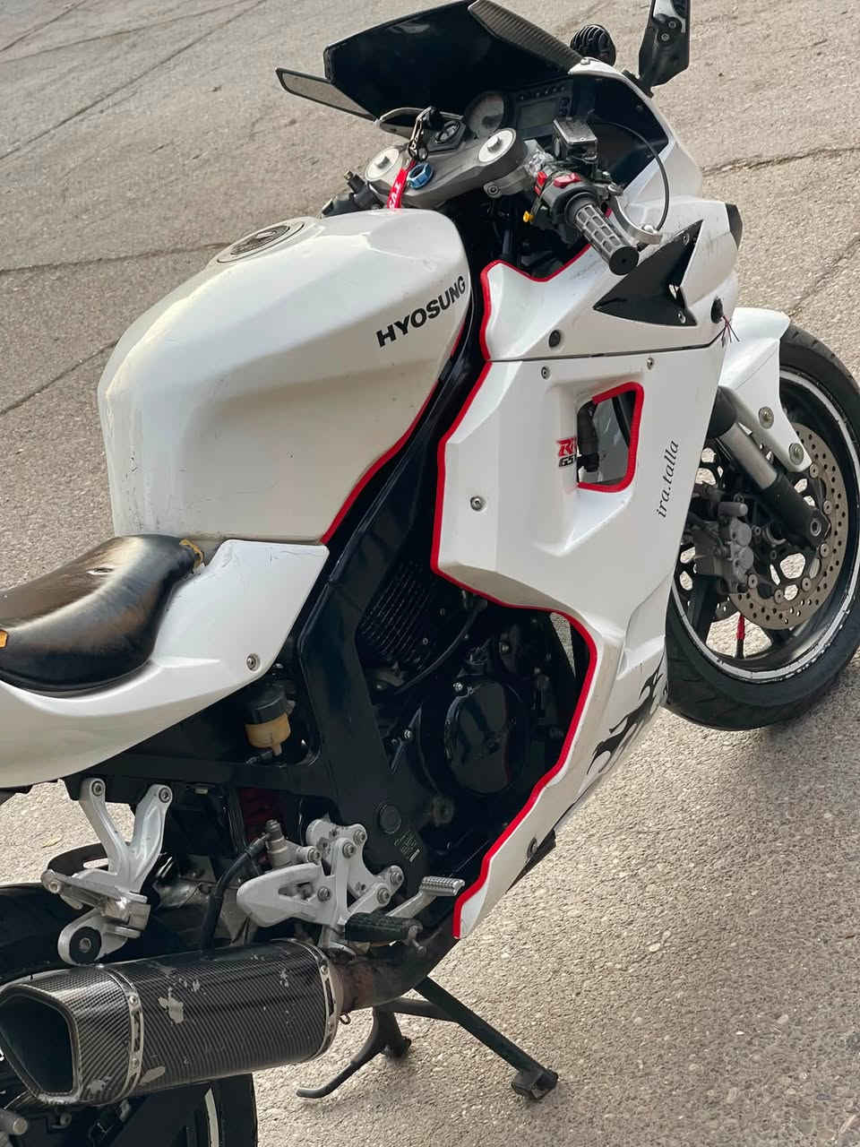 Hyosung 250 GTR

بەتحی هایسۆنگ مەکینەی بە شەرت نەکراوەتەوە ٢ بستۆنە نۆزڵە ڕادێتەری ڕۆنی هەیە بیلادی  تا بڵێی مەزبوتە و بەقوەتە سلف و لایتو کارەبایی مەزبوت ئیستۆپی پێش و دوای مەزبوت دەبڵی بێعەیب 
مەکینەی پاکە سەوتی زۆر خۆشە 

سعری ٨٠٠ هەزار و مەجالێکی کەم

***********

***********

دەستخۆش ئەدمینی بەڕێز
