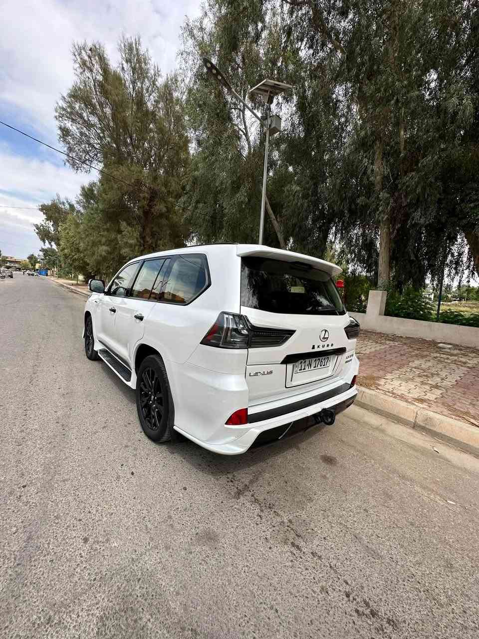 السلام عليكم للبيع لكزز موديل 2020
لكزز فول مواصفات LX 570 
سوبر سبورت 
شركة بريم اصل 
داخل قرميدي 
جكات تصعد تنزل 
جميع الكشنات كهرباء 
كشنات تدفئه تبريد 
رادار 360 درجة 
5 كامرات 
صندوق كهرباء 
سلايت 
ثلاجه 
تحكمات ستيرن 
سايد بريك كهرباء 
3 شاشات 
ستيرن كهرباء 
كشن ذاكرة 
دوسات ليزريه 
تحديد مسار 
ماشية 69 الف حقيقي 
مكينه كير كفاله عامه بحالة الوكاله 
السيارة كفاله عامه ماعده اصبع بي دي ار موضح بالسونار مرفق مع الصور 
تخم تاير تخم دسكات 
باقي المواصفات معروفه مال لكزز 
رقم بغداد بسمي تحويل ثاني 
هزة وسنويه جديده 
مكان السيارة ديالى المقدادية 
السيارة جديده بحالة الوكاله شرط 
ما شاء الله 
***********
