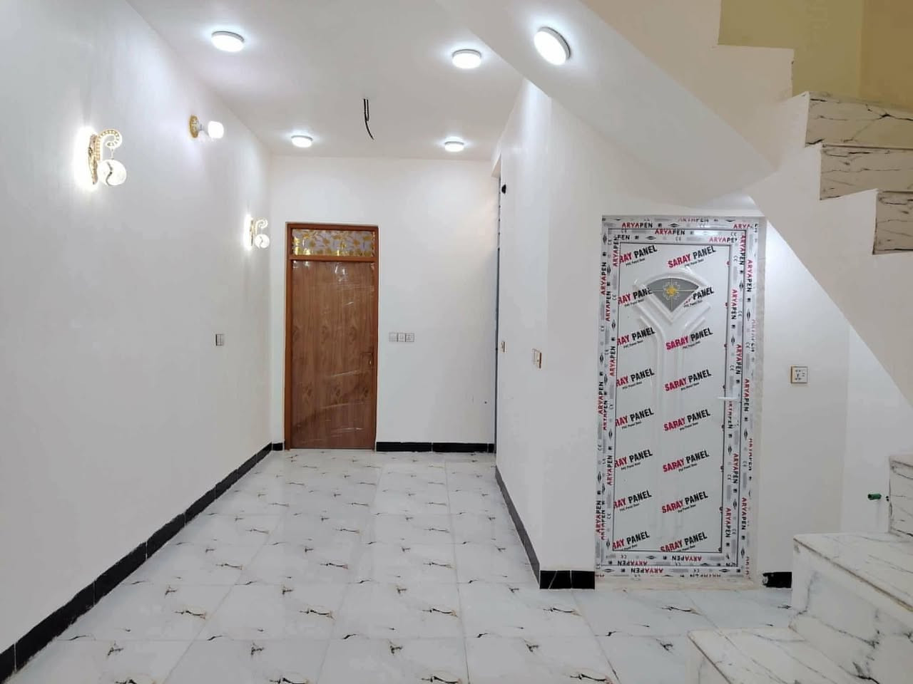 بيت للرهن 🏠  50 متر الرهن سارع بلحجز سعره مناسب 

مقابل ملحق قريه الغدير عمود 321بلخط الثاني قريب  شارع  قريب علا سوك جميع الخدمات متوفره يمه

📍 الموقع: محافظة النجف الأشرف

بيت 50متر بناء جديد تانكي وصخان بي لبيت كامل معايزه شيء خط مولد بي لبيت  جاهز للسكن

🟠 تصميم الخارطة : 

غرفه  - صالة  -صحيات  -مطبخ - منور 
سطح مطبك شتايك
ــــــــــــــــــــــــــــــــــــــــــــــــــــــــــــــــــ
سعر الرهن 6 مليون مدت رهن سنه وقابل لتجديد 
او من خلال الارقام التالية

 ***********
