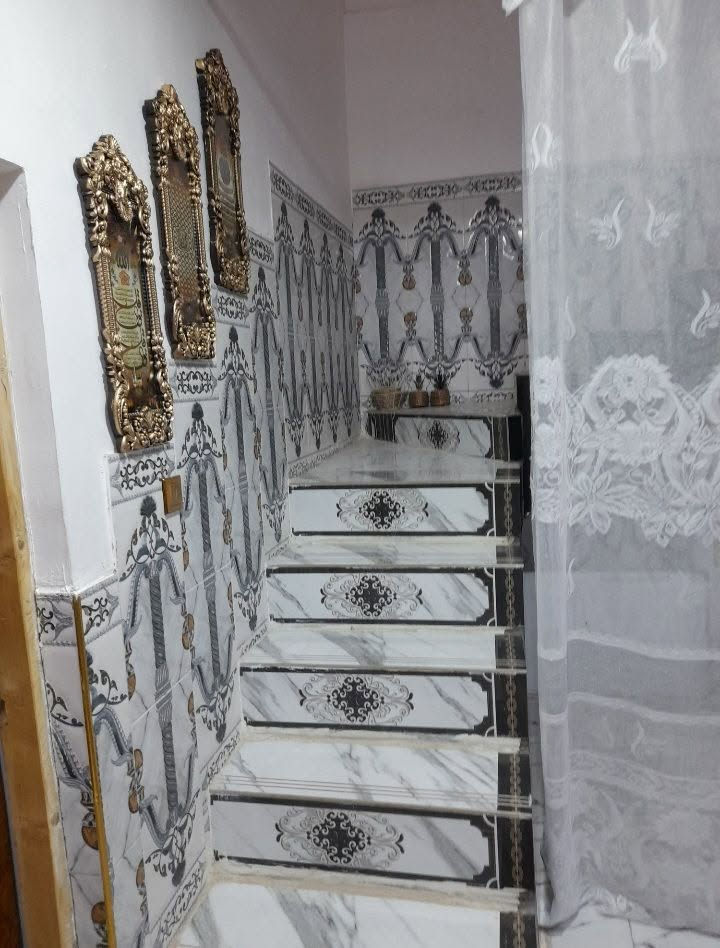 بيت للبيع زراعي الشركةالصينيه المساحه ١٠٠متر ركن الواجهه عشرة في عشرة سند ٢٥ البيت محول باسمي بالطابو مال المسيب  السعر ٦٠وبي مجال بسيط
يبعد عن الشارع العام خمس دقايق مشي 
تبليط مي وكهرباء الاتصال على هذا ***********
