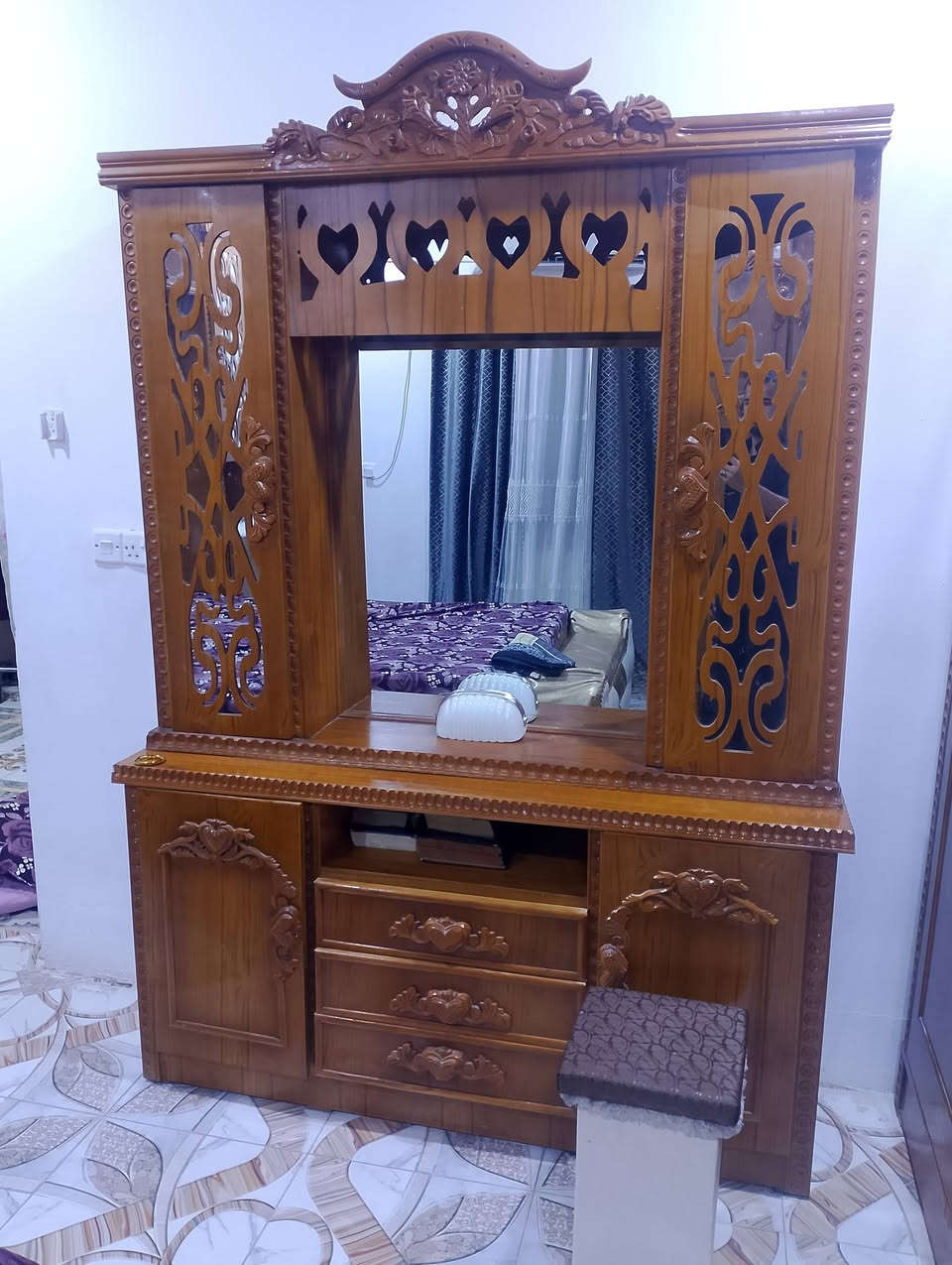 خشب عراقي بدون اي عيب نضافة 80٪ 
سعرها 700 وبيها مجال اخذتها قبل سبعة أشهر ب مليون وربع 
***********
***********
مكاني موصل حي الانتصار قرب اسواق الخضراء
