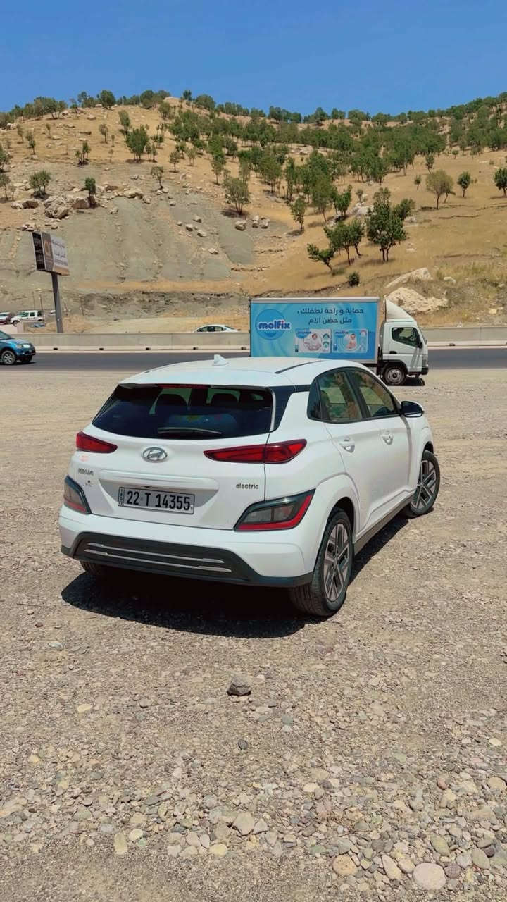 هيونداي كونا Electric موديل 2023 كهرباء بالكامل بدون بنزين وبدون زيت محرك بطارية ليثيوم كبيرة سعة 64 كيلوواط المدى بالشحنة الواحدة حوالي 550 كم سيارة نشطة وسريعة بالتسارع عداد ديجيتال شاشة وسطية كشنات جلد كهربائية مع تدفئة بصمة أبواب وتشغيل عن بُعد گير أزرار هاند بريك كهربائي أوتو هولد مثبت سرعة تفاعلي تحديد مسار وتوقف ذاتي رادار أمامي وخلفي رادارات جانبية مانع انزلاق وضعيات قيادة: Sport – Normal – Eco شفتات للتحكم بالتباطؤ واسترجاع الطاقة تحكمات ستيرن شاحن وايرلس ومداخل USB Wheel Caps كروم حادثها باب خلفي فقط مبدل بنفس اللون الإيرباكات كلها سليمة السعر: 132 ورقة وبيها مجال للاستفسار: ***********  
مكان السياره: بغداد
