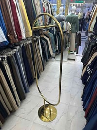 ستاند يفيد اصحاب المحلات او للتصوير سعرة 100 اخو الجديد للاستفسار 0773...