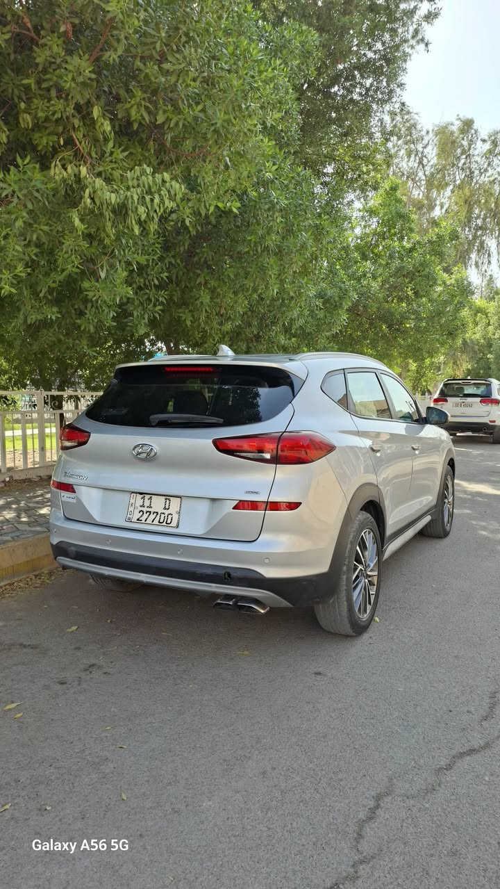 مساء الخير حبايب 🤍
توسان مديل 2019 ماشية 45mi 
#السعر 147 وبيها مجال وممكن مراوس.
وارد امريكي حادث فقط مقدمة البنيد بدون شواصي بدون لغوده نهائيا 
بيها سونار وصور الحادث موجوده بالمنشور  .
السيارة جهازه من كلشي والسيارة بيها منضومة تبريد كامله جديدة و كامله من صيانة كشناتها جديدة جدا وسبيرها جديد جدا
  مواصفات
تحديد مسار
 بصمه تشغيل
  اوتو هولد 
هاند بريك بصمه 
رادار امامي خلفي وجانبي وكامره دواره
اندرويد اوتو 
تدفئه تبريد بالكشنات كشن السايق كهرباء 
ويل حجم 18 بلادي 
للتواصل  *********** ☎️
                ***********☎️

نص مكتوب في الصور:
- Galaxy A56 5G