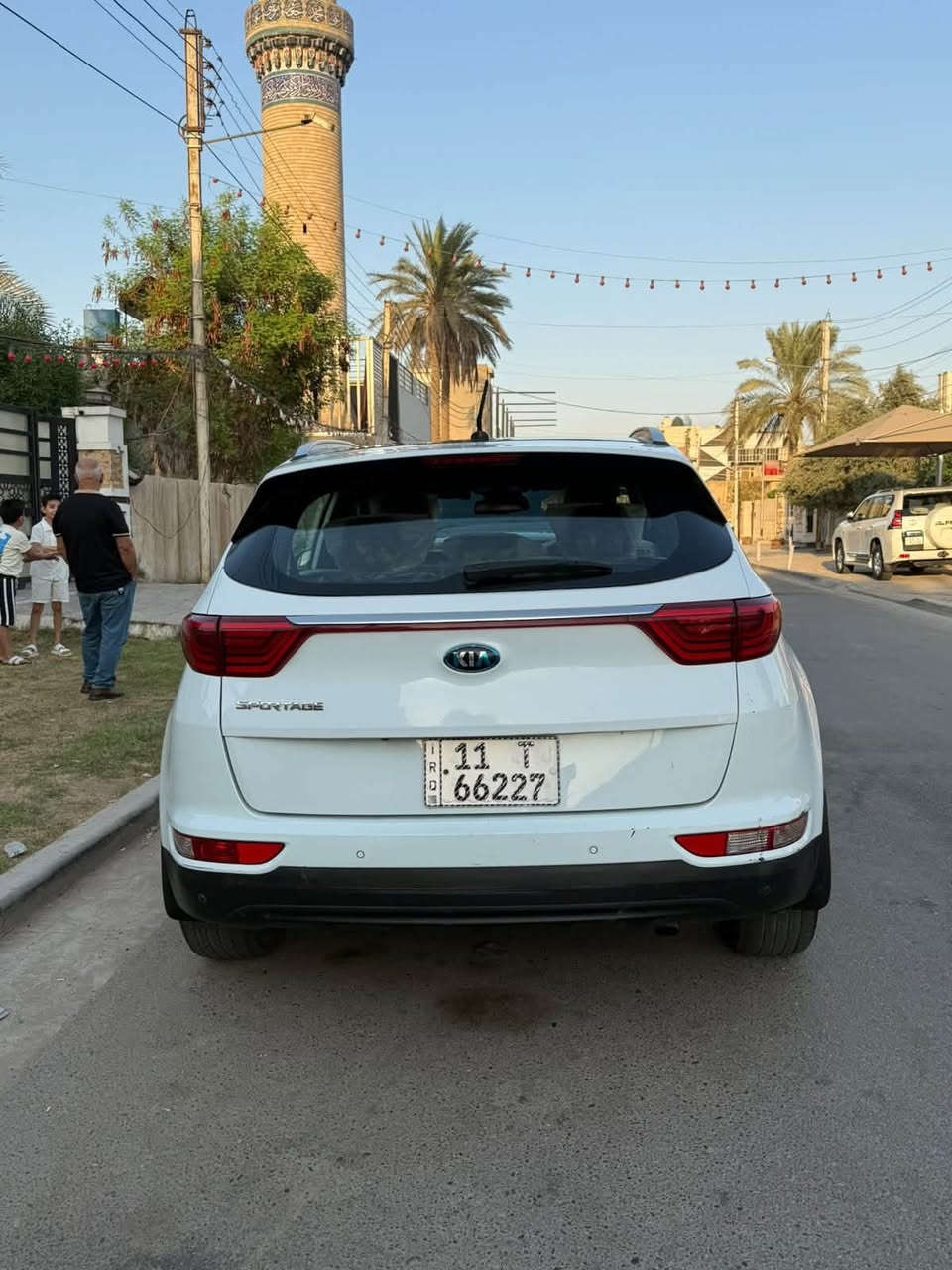 سياره سبورتج للبيع مديل 2018 ماشيه اقل ٥٠ سياره نضيفه بيها بس صبغ ب جاملغ الخلفي ع كد شبر  وباقي نضيف سياره نضيفه فول مواصفات استخدام شخصي  عنواني بغداد سيديه ***********
