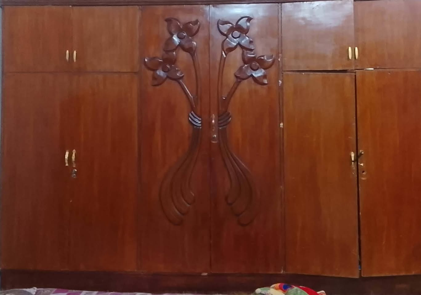 اخشاب للبيع المعرض جديد زلغ مابيه 3مترات داخله مغلف جام للاستفسار الاتصال بالرقم *********** او خاص
