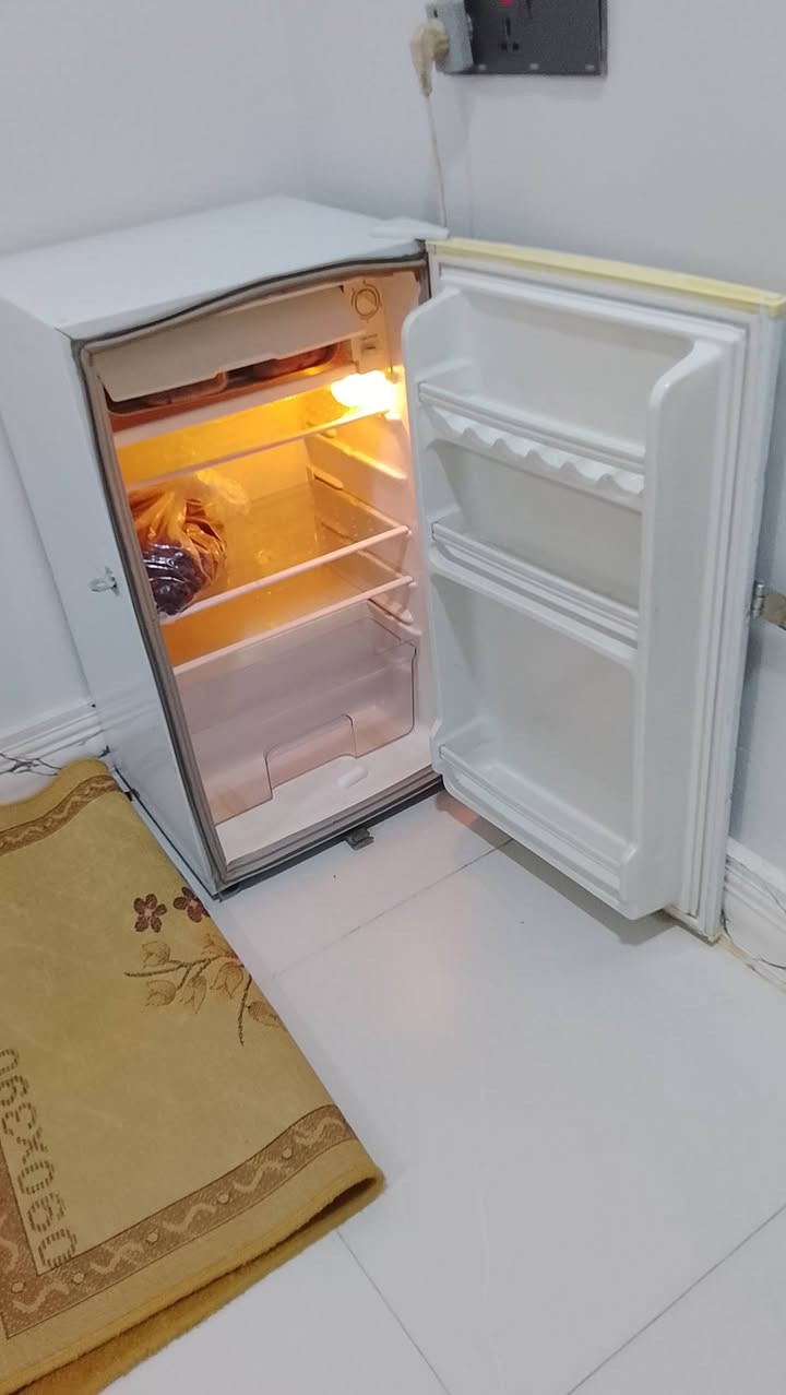 ثلاجه • نضيفه • مال بيت