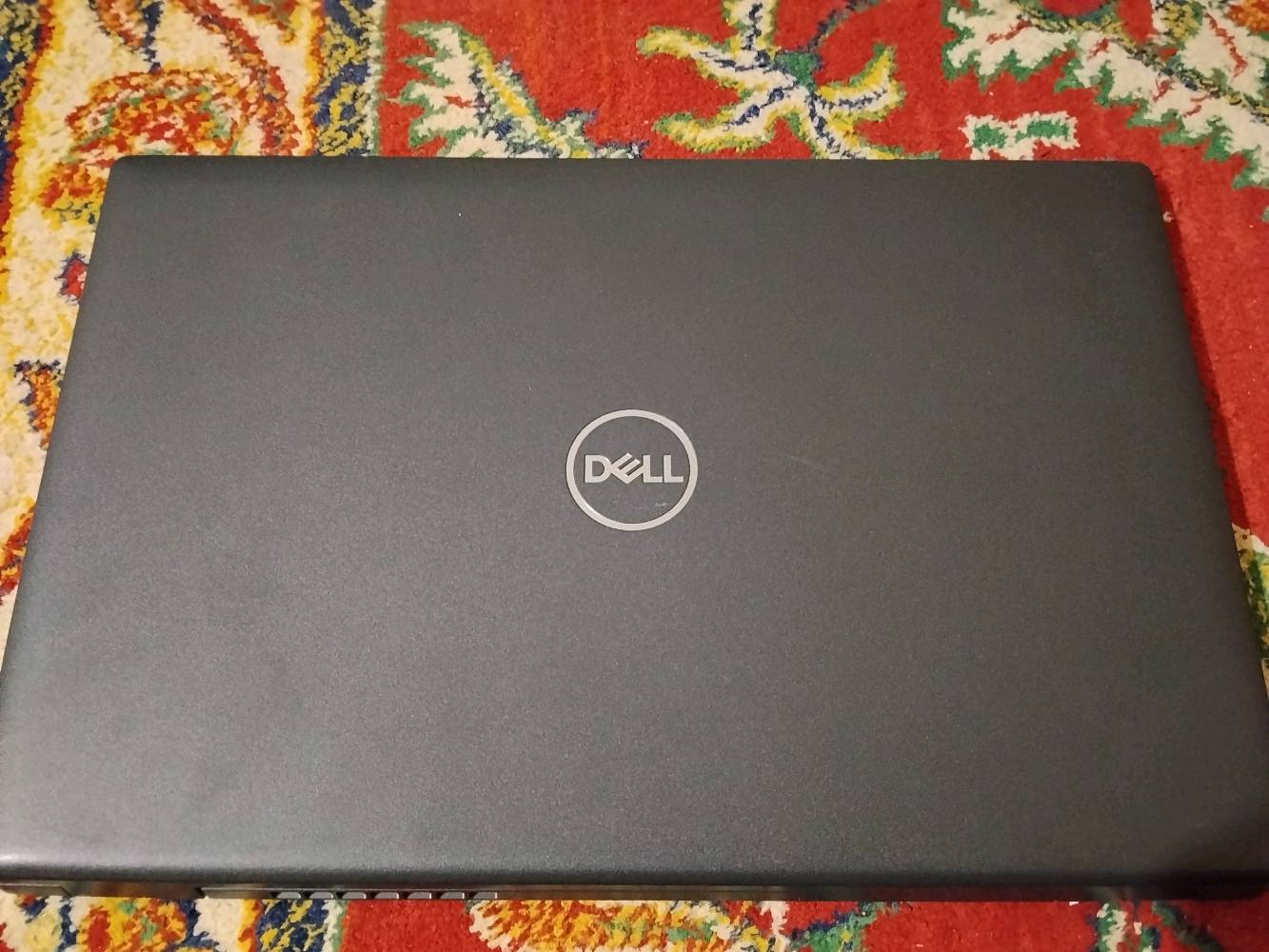 لابتوب Dell
intel core i5
رام 8
الجيل الحادي عشر
نظيفة
شنو الموديل بالضبط مال لابتوب Dell؟ وإذا تكدر تكتب المواصفات كاملة مثل نوع المعالج i5 شنو رقمه، السعة التخزينية HDD/SSD، وحجم الشاشة.: 
معالج i5 والتخزين ssd
شكد حالة البطارية؟ وكم تقريباً تشتغل بدون شاحن؟: 
جيدة جدا 
وين موقعك بالعراق؟ وهل ويا اللابتوب الشاحن الأصلي أو أي ملحقات ثانية؟: 
ذي قار سوق الشيوخ، الشاحن الاصلي موجود 