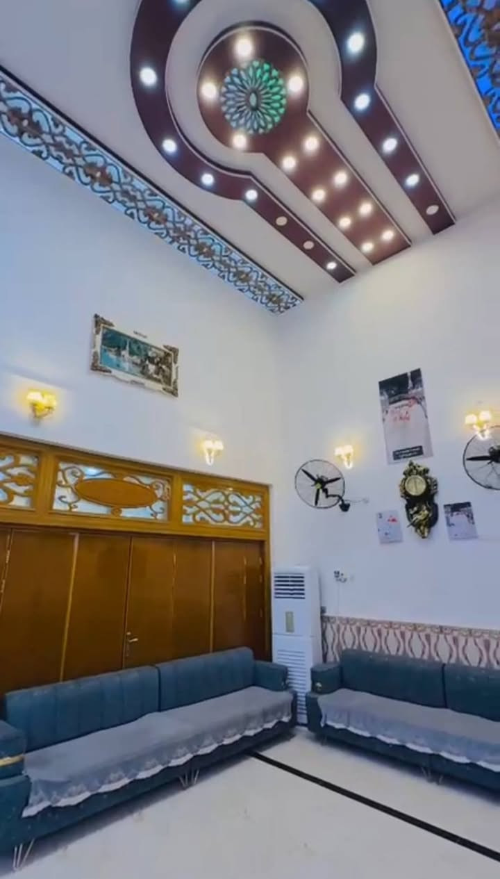 💢للبيع💢 
  دار ركن في حي الجزيره الطاقة وجه الدار للشارع العام مقابل مطعم السبعين يبعد عن الشارع العام 20 متر
مساحه الدار 150(15 في 10)
الطابق الارضي:- استقبال وصاله ومطبخ حار ومطبخ بارد ، غرفه و صحيات حمام عدد 2 ومكشوفه
الطابق الثاني :- غرفه عدد 2 وصحيات عدد 2 وصاله 
السطح :- مقفل ومفروش جلسات
للاستفسار اتصل ***********
عنوان المكتب شارع الجنسيه بصف اسواق القلعة مكتب عقيل شريف
