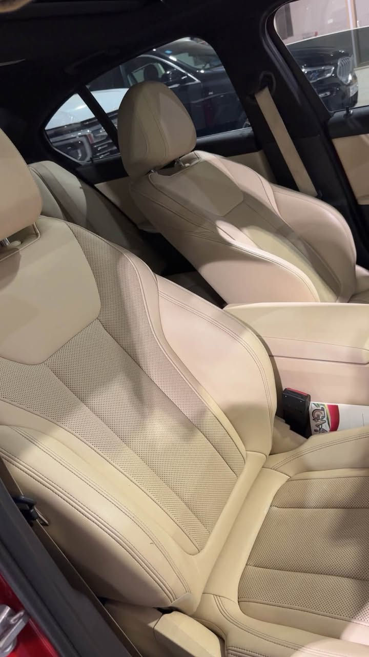 السلام عليكم للبيع  
BMW 330 M Kit 
موديل 22
ماشية 40 ميل 
 كت كامل 2023 M 
تخم وياله وتايرات  موديل 23 M 
شاشه دجيتل  m3
اناره ترحيب باليدات ومري 
سلايد.
بصمه 
رادر امامي خلفي 
شاشه جبيره ماوس 
ستيرن تدفئه كشن جلد  
لد داخلي متغير بلادي 
لايت امامي  ليزر 
دفيوز خلفي رباعي 
السياره جاهزه بدون اي مصرف 
كامله السياره  
حادثها جاملغ وبنيد بدون دواخل حادث خفيف 
ايرباك برده فقط 
عنوان السياره بغداد 
للاستفسار 
***********
