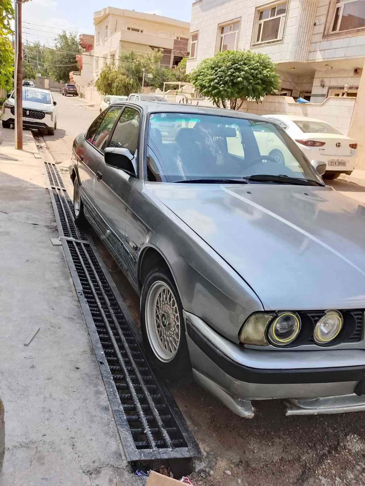 سڵاوی خواتان ل ێبێت 30گەڵاو مەعامەلە 525و ٸتۆماتێک ٸاڕم ڀلاستیک سڵێمانی ***********
سڵاوی خواتان لێبێت هاوڕێیان و ٸەزیزانم bmw 525 ٸتۆماتێک ٸاڕمی ڀلاستیک سڵێمانی گێڕ و مەکینەی تەقەو ڕەقەو کارەبای لایت و فڵچەو زینۆن و دارو بەردی بەشەرت چوار تایەو ویلی لۆکی لەسەرە موشەبەکە ویلەکەی لۆکی لەسەرە ماشڵڵەی خواری ٸەوێت بەوشەرتە ٸەدەمی بانزینبەقەدەر یەک 520بخوات و قۆوەتی 544کی هەبێت شوینم ڕاڀەڕین 
ژم ***********

