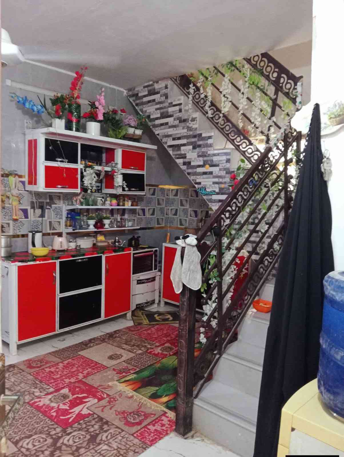 السلام عليكم اخوان بيت زراعي للبيع المساحه 120 البناء بلوك خدمات كامله البيت يتكون من غرفتين ودوانيه ومطبخ وغرفه قاط ثاني البيت نزله ابو كامل الرئيسيه مقابل النزله الاولى مال حي الجوادين الاستفسار على الرقم او واتساب ***********
