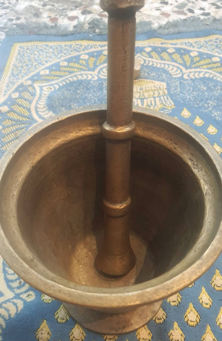 هاون انتيكه مخطط بغدادي الارتفاع ١٩ ونص  واليده ٢٦ ونص  تواصل رقم الهاتف ***********ابو علي

