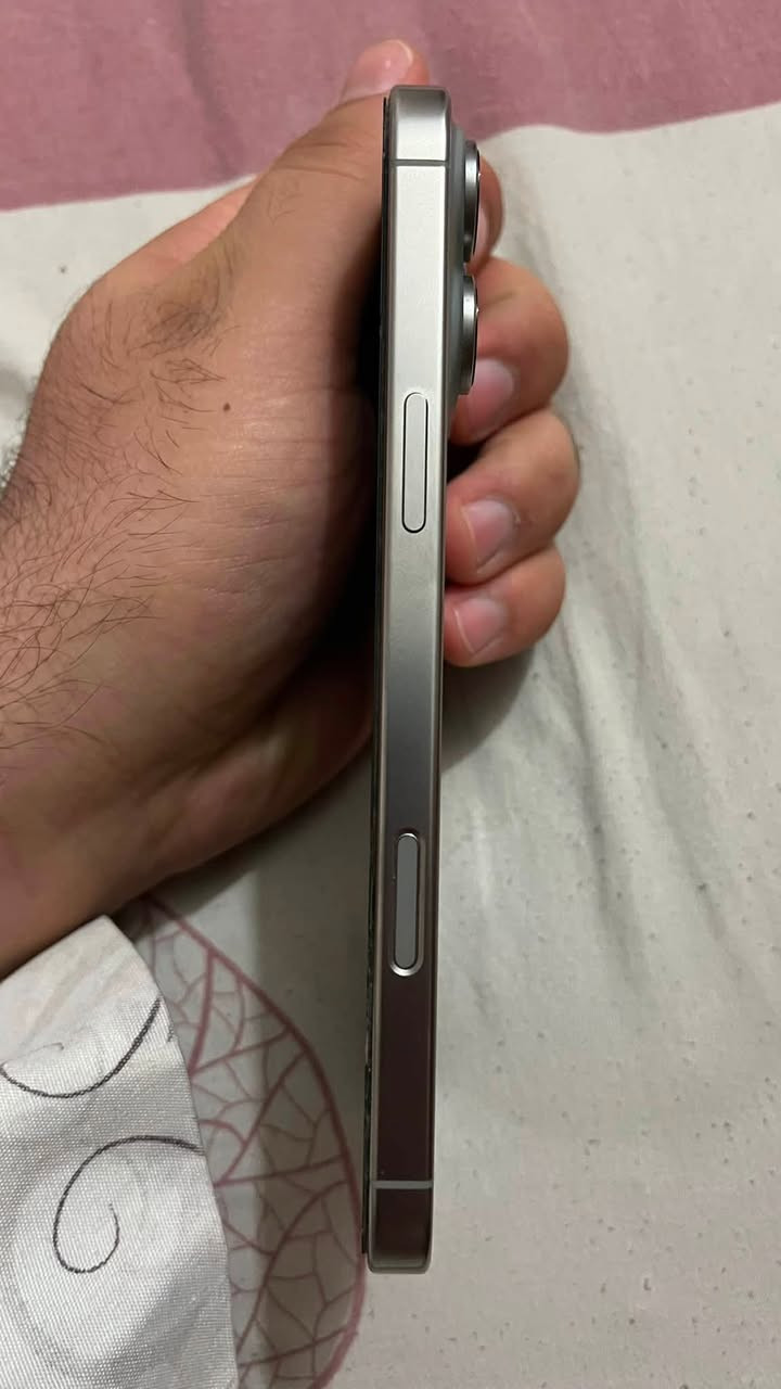 السلام عليكم..
ايفون 16 برو ماكس تيتانيوم ..
ذاكره 256
بطاريه 95 .
شرق اوسط ...
كامل ملحقات.
الجهاز نظيف كلشش انظف من الصوره استعمال كلش قليل بعده بالضمان مالته 
الجهاز وتر زلغ مابي .. 
***********
هذا رقمي أي استفسار اخر اني بالخدمه
