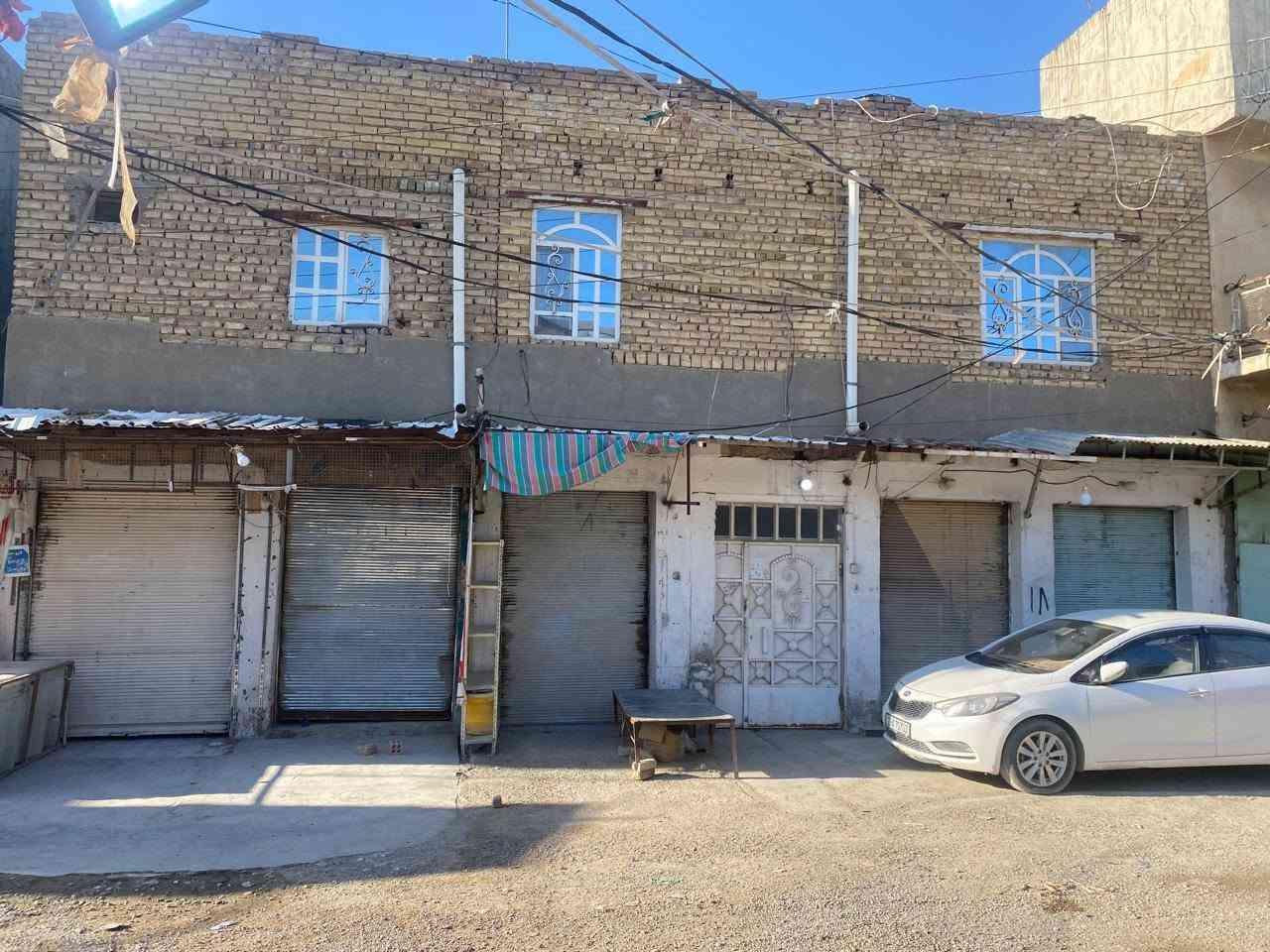 السلام عليكم 🌹
🏢 بناية تجارية للبيع داخل سوق بعقوبة
 الموقع: داخل سوق بعقوبة
📐 المساحة: 300 متر
🏪 تحتوي على 5 محلات تجارية + 3 شقق
 الوارد الشهري: 2 مليون دينار
✨ فرصة استثمارية مميزة بدخل شهري ثابت.
📞 للاستفسار والتواصل: ***********
