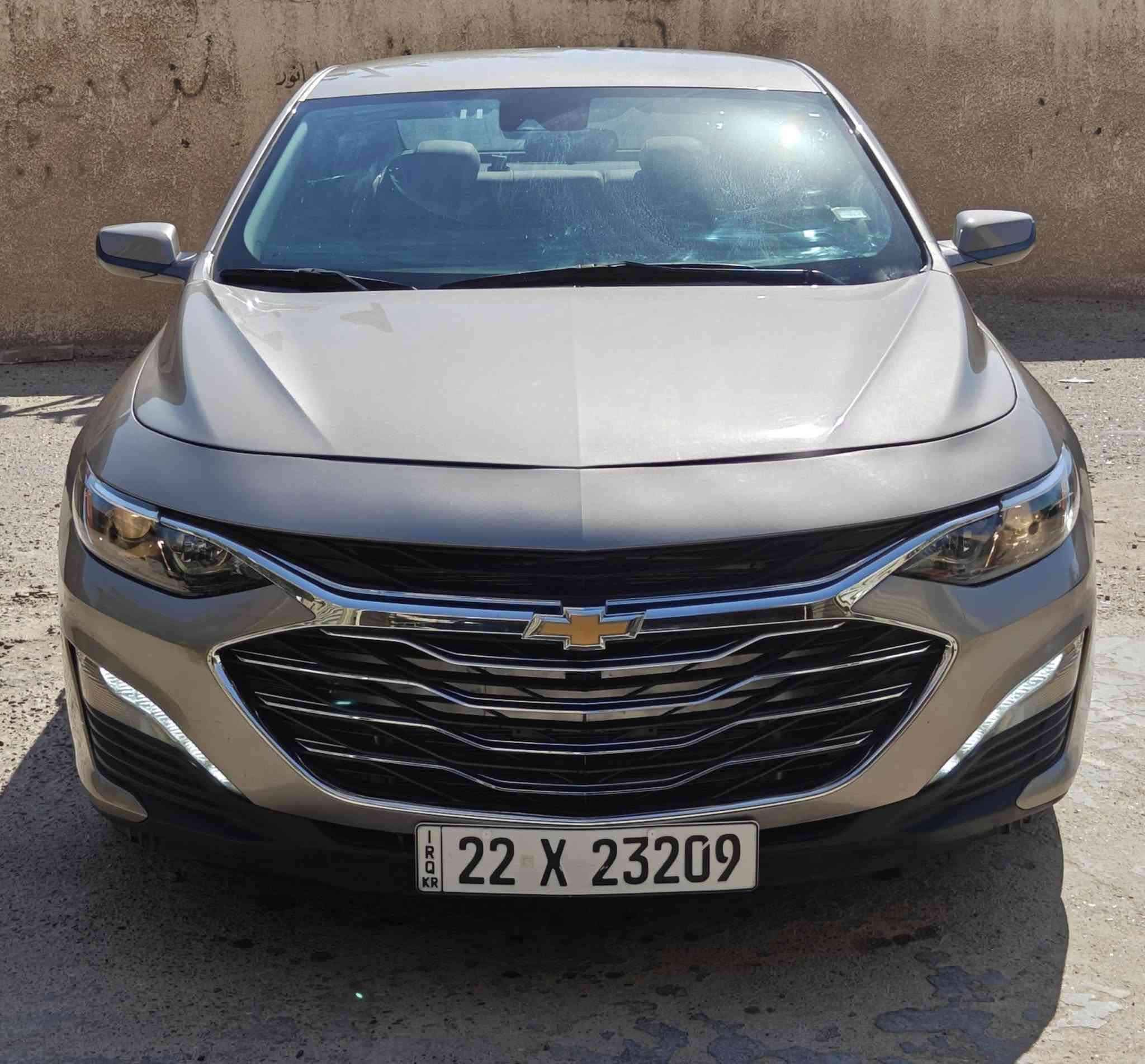 ماليبو 2025 lt.
#دخول جديد قبل 4 اشهر. 
#السعر 135$وبيه مجال .
#حادث قطعتين بدون ايرباك جاملغ يسار وبنيد بدون دواخل.
#محرك 1500 توربو.تدفئة بالكشنات.كرسي كهربائي.داته شو للتصادم.رادار امامي.تحديد مسار.حساسات خلفيه.كامرة .شاشه كبيرة.
#ماشيه 47 الف كيلو كله بامريكا بالعراق مماشيه.
#السيارة مدشومه جلد ب500$ 
#وبدلت دهن كير 8 لتر 
#جاهزة من كلشي كير محرك تبريد ايرباك كله بلاد. تايرات مال الشركه نفسهن.
موجودة بزيونه ***********
#عندي وكاله احول بيهة لاي شخص.
