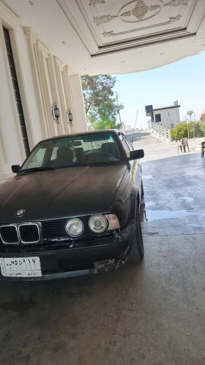 بي ام للبيع موديل 91 سياره بدون ضربه بدون خياس اربع جوم كهرب كلو شغال محرك 35كير عادي كير محرك شرط فتحه سقف طخم تايه جديد سعر 36 وبيها مجال ***********
